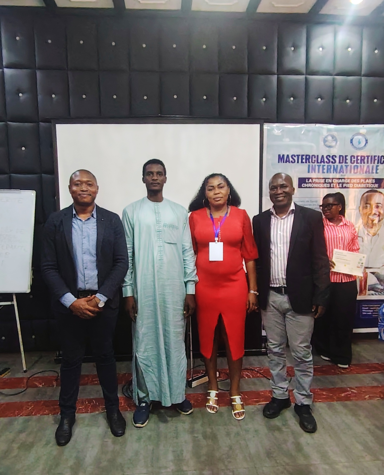 شارك رئيس جمعية سنابل الصحة – تشاد في دورة تدريبية دولية متقدمة (Master Class) في رعاية الجروح المزمنة، ولاسيما جروح مرضى السكري، والتي انعقدت في العاصمة الكاميرونية  ضمن برنامج علمي متخصص يجمع نخبة من المهتمين والممارسين في هذا المجال.